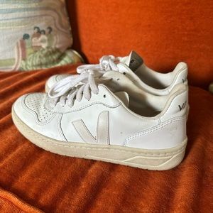 Size 36 Veja v-10
